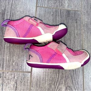 Girls Plae Ty shoes in pink/dewberry. Great condition! Velcro shoes.